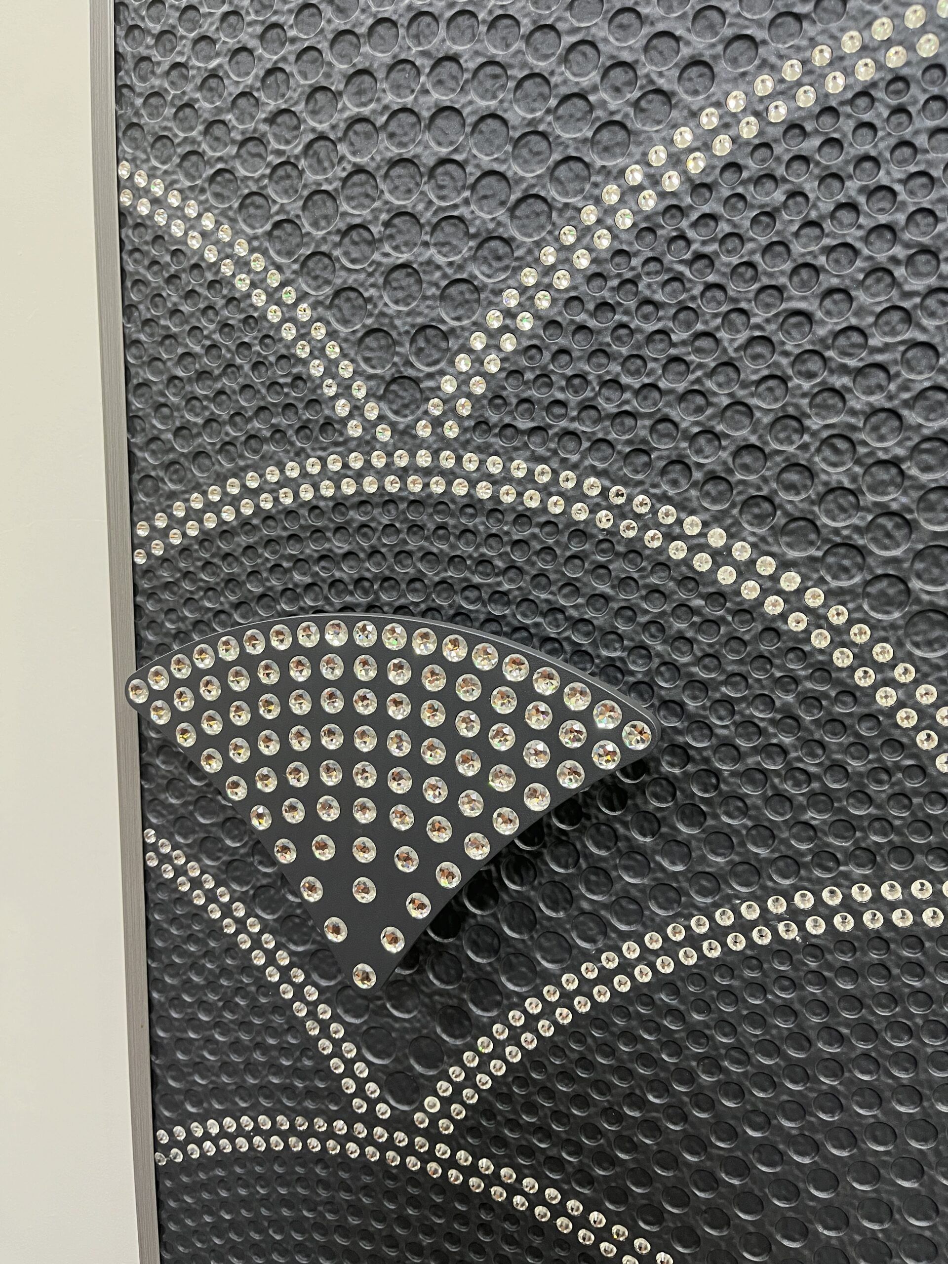 Custom Aluminum Decorative Entrance Door with Patterned Surface Design - Image 3